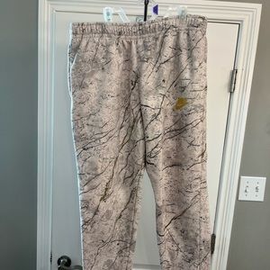 Nike Sweatpants Size Large!!!! Won’t last
